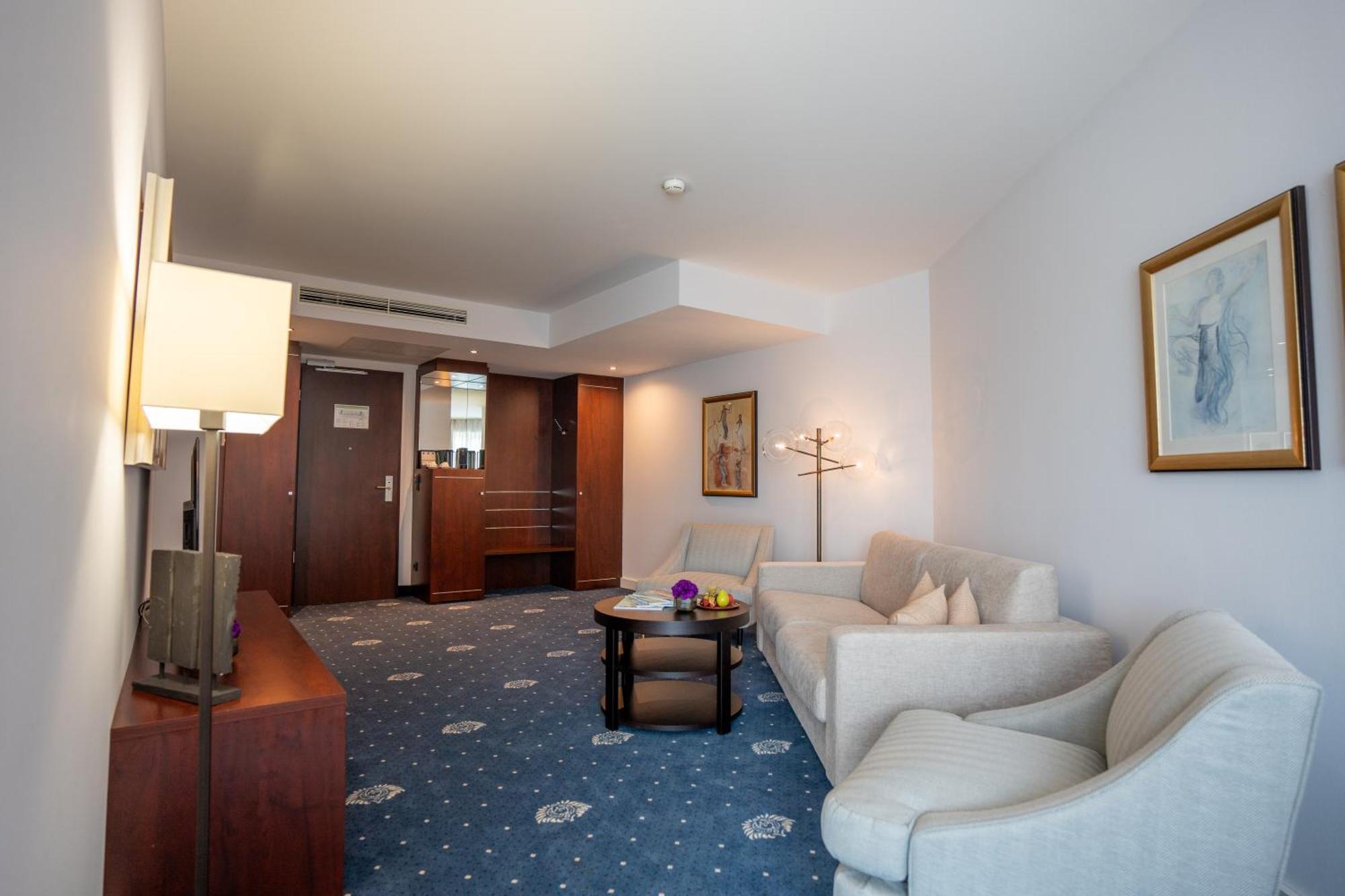 Hotel Vier Jahreszeiten סטארנברג מראה חיצוני תמונה